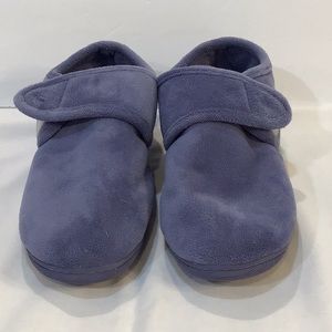 Soft UNISEX indoor outdoor slippers full foot coverage.
